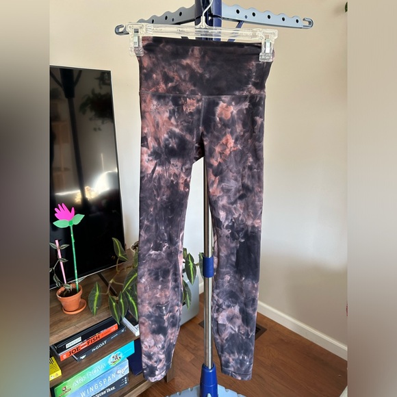 NWOT Lululemon align diamond dye 25” in graphite pastel pink in size 2 - Picture 3 of 8